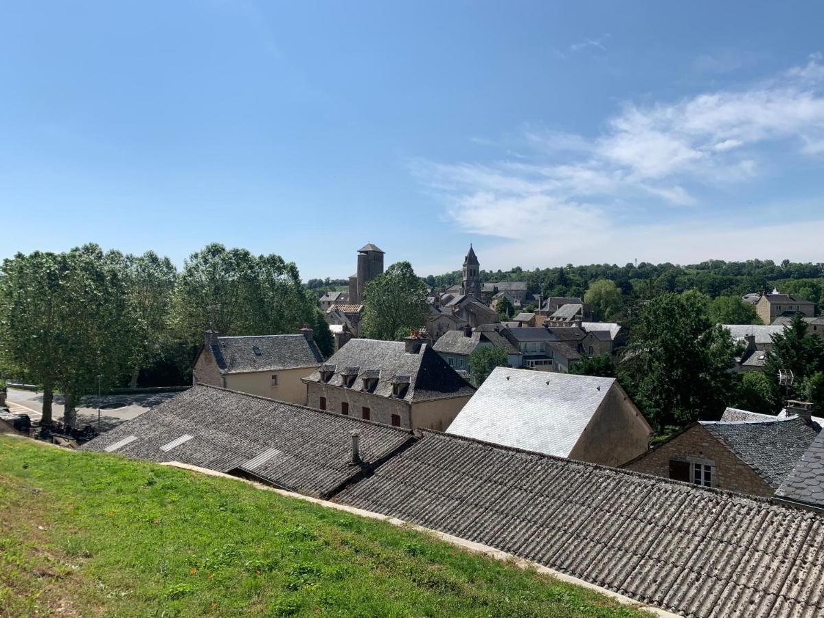Gite 4 Etoiles - La Maison De Paul Coussergues Buitenkant foto